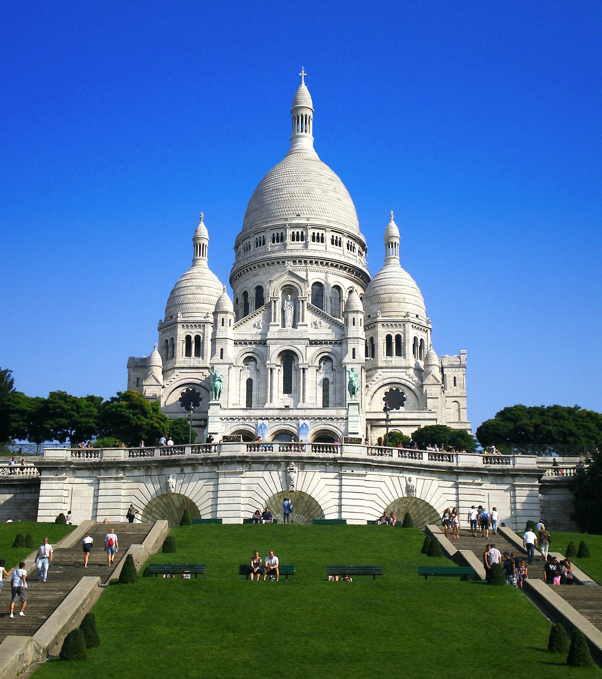 Basilique du Sacré-Cœur à Montmartre au coucher de soleil